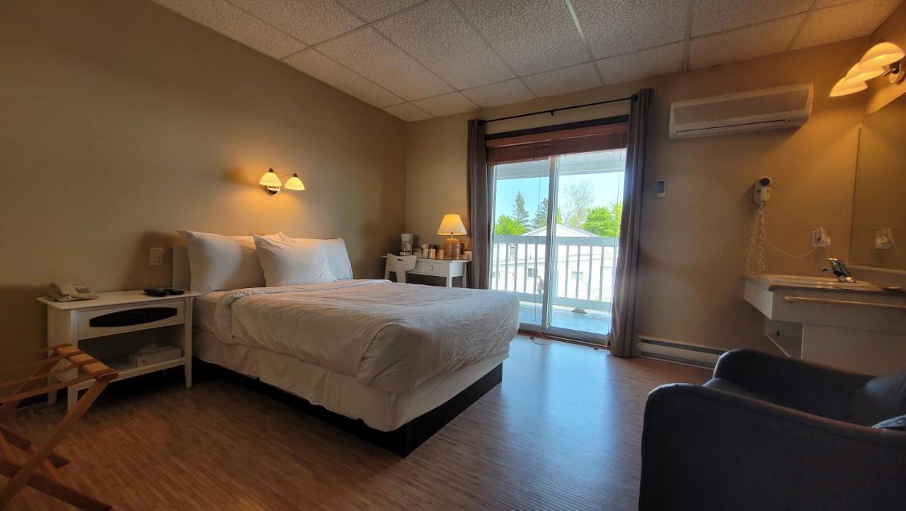 Carleton-sur-Mer Hotel Aquamer מראה חיצוני תמונה